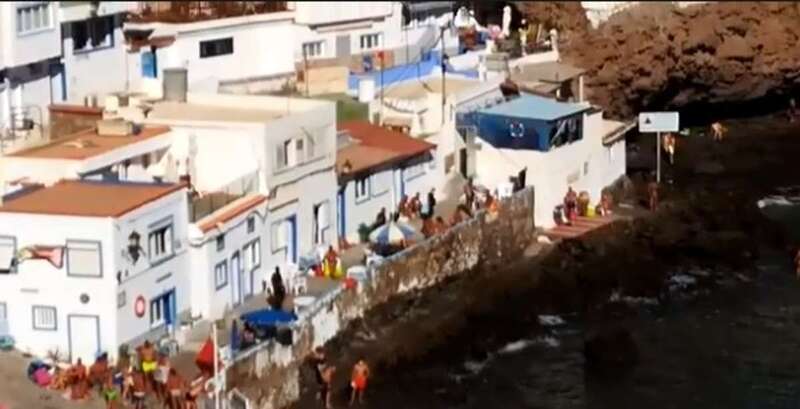 La policía tuvo que intervenir para que los usuarios se pusiesen la mascarilla/C7.